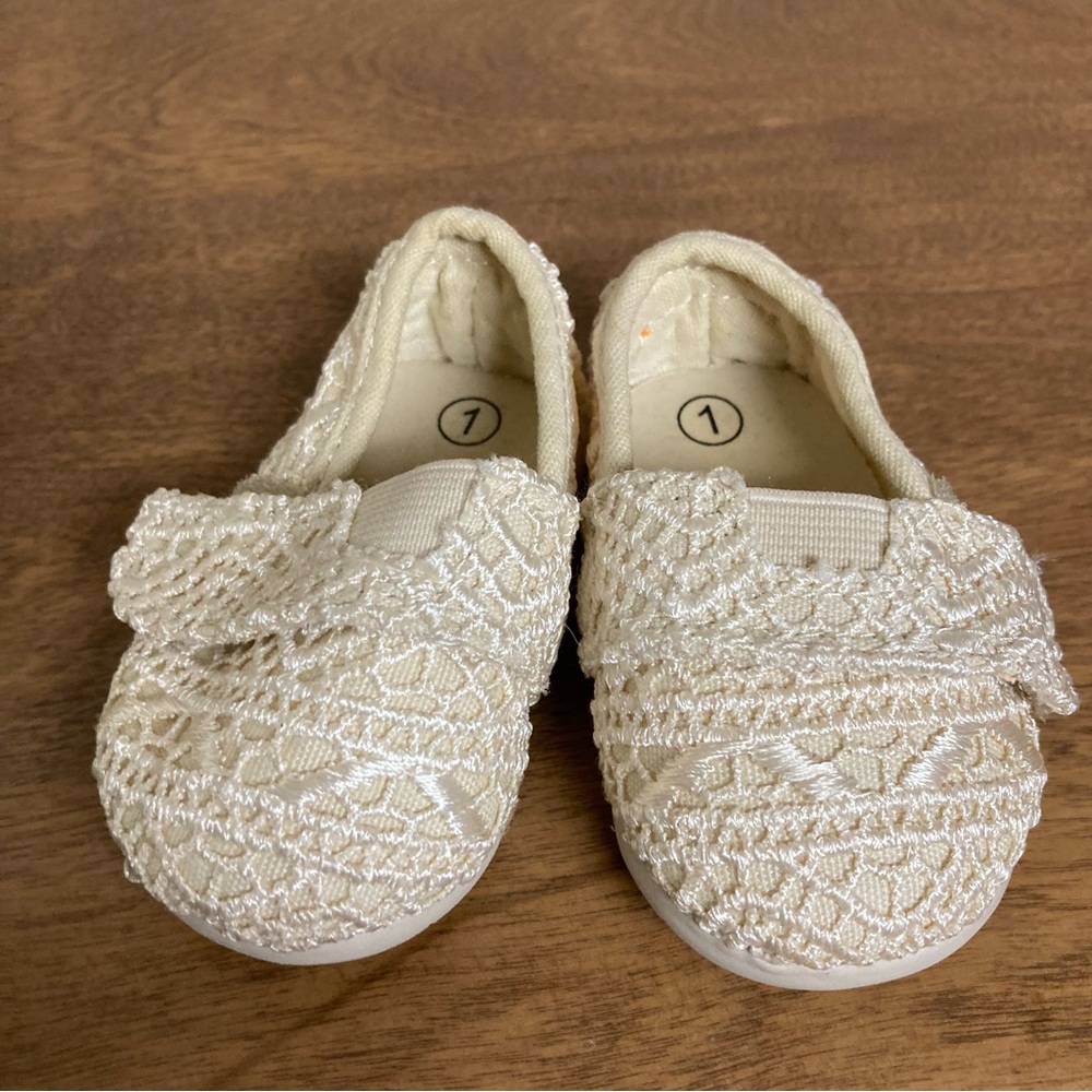 5/$15 Teeny Toes Cream Lace Baby Shoes 1 (BUNDLE ONLY) - Picture 4 of 6